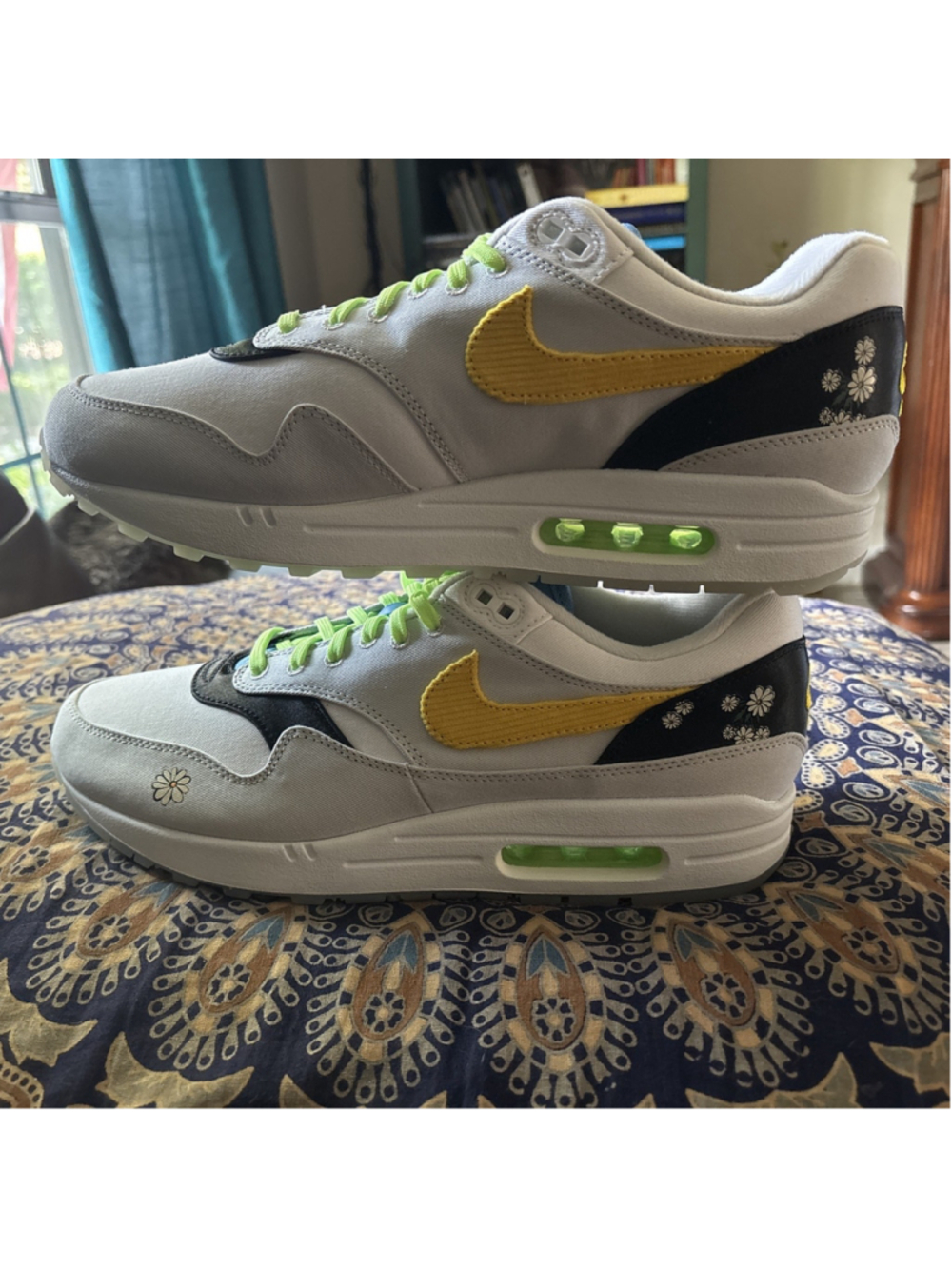 Size 10.5 - Nike Air Max 1 Daisy White dead stock